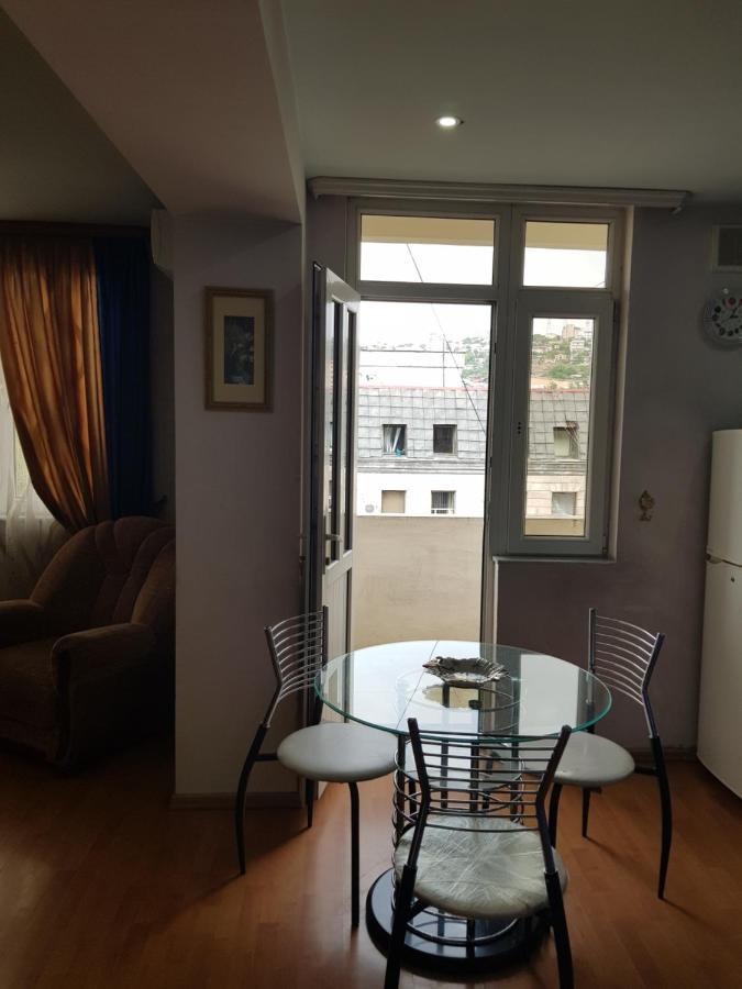 Apartment-14 In The Center Of Γιερεβάν Εξωτερικό φωτογραφία