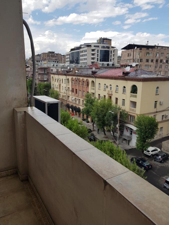Apartment-14 In The Center Of Γιερεβάν Εξωτερικό φωτογραφία